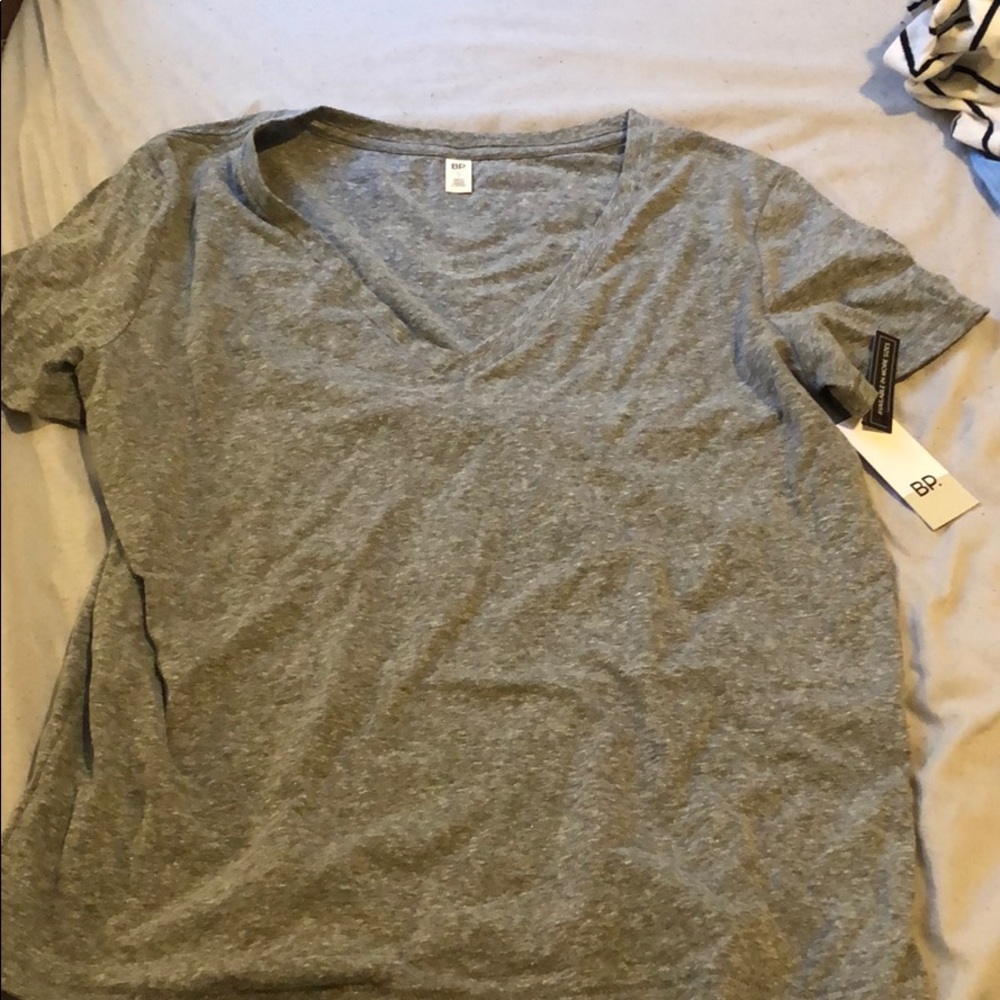 gray t-shirt